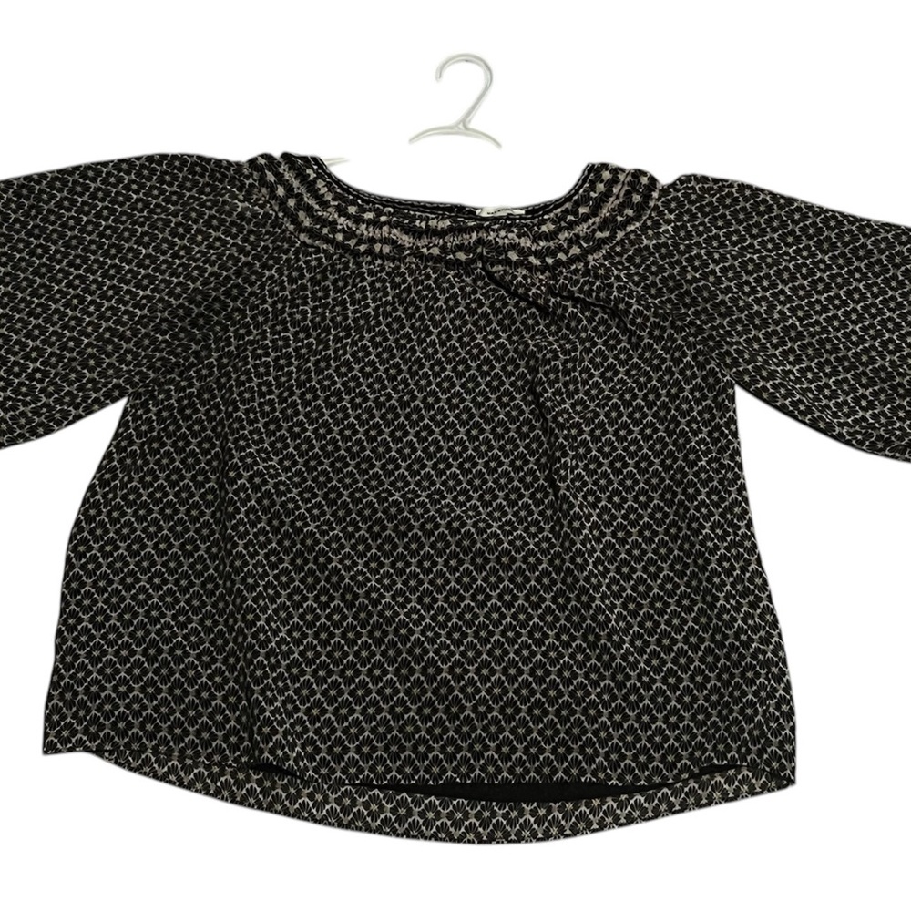 Max Studio Black and White Geometric Blouse with Elbow-Length Puff Sleeves